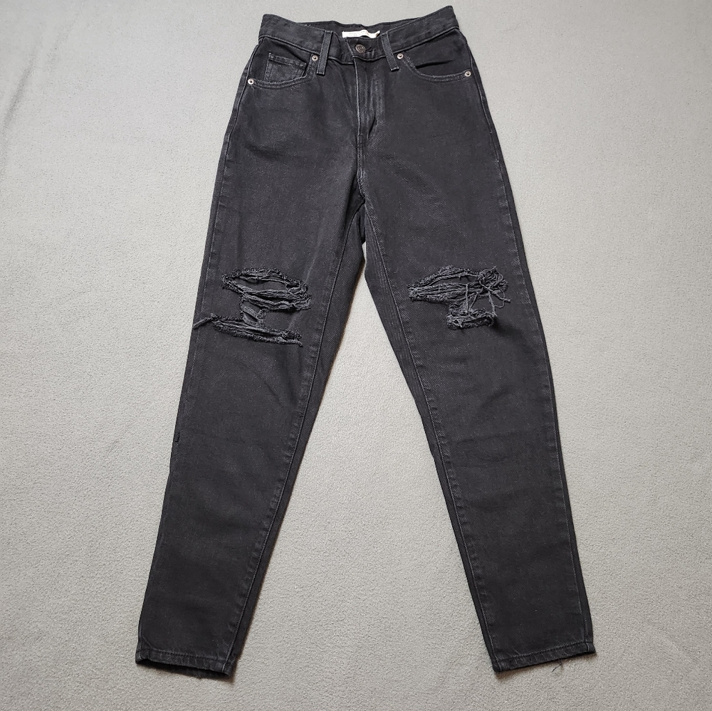 Levis high waisted mom Jean Distressed Black jean Sz 25